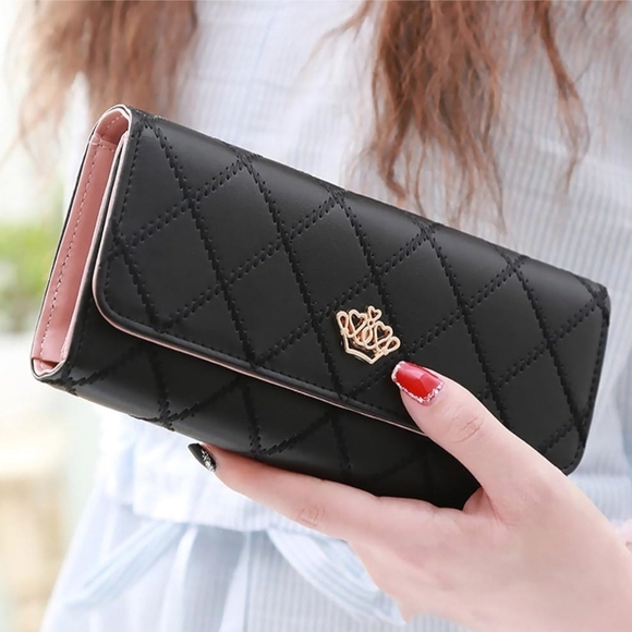 CharmUSA Handbags - Chic Black Quilted Wallet with Pink Interior